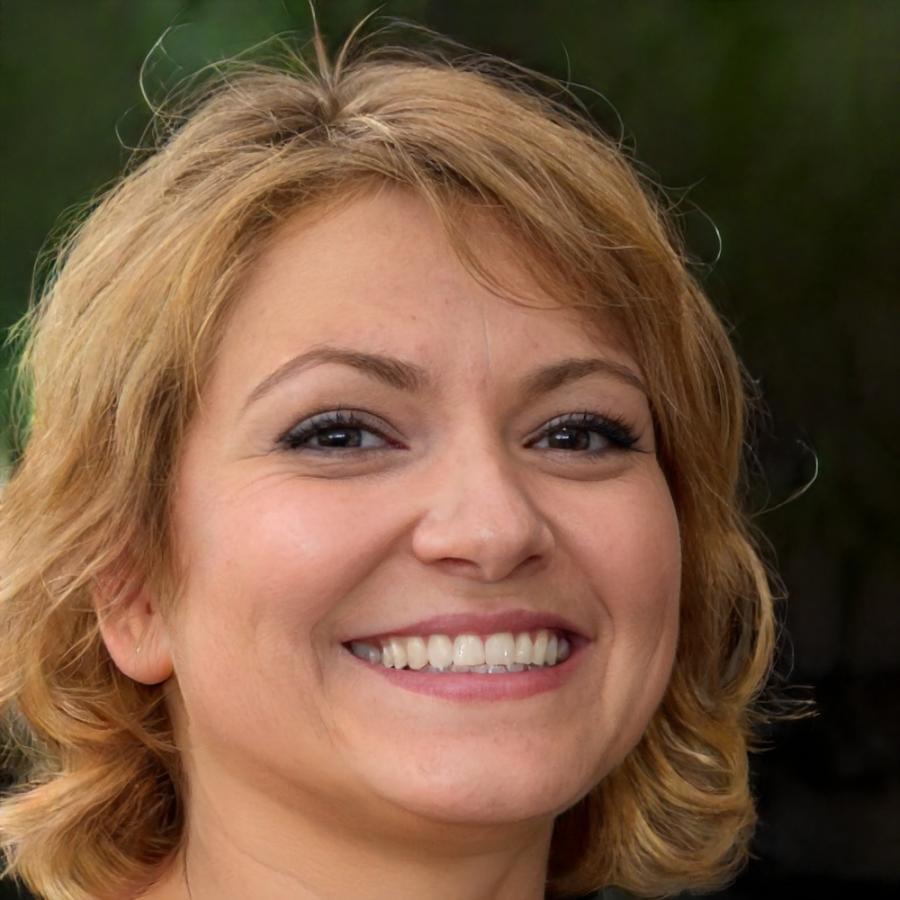 Portrait de Sarah Martinez, Directrice de clientèle chez verinaxpole